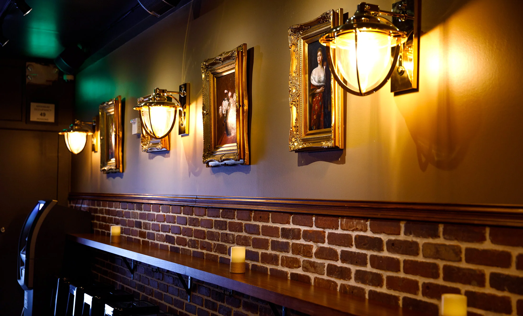 Historical San Francisco Bar in the Heart of the City - Image 3